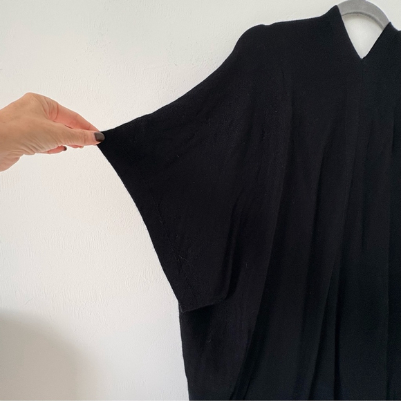 Lululemon | Merino Wool Short Sleeve Wrap Sweater Poncho | Sz M/L | Black | EUC - Picture 11 of 14